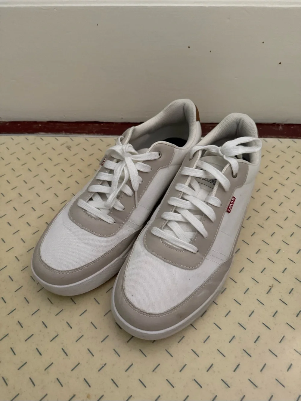 Levi's Men’s Casual White & Light Gray Low-Top Sneakers
